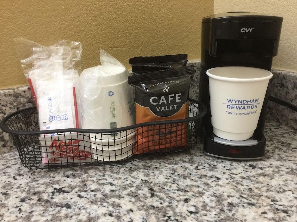 奥古斯塔戈登堡温德姆华美达酒店 奧古斯塔 外观 照片